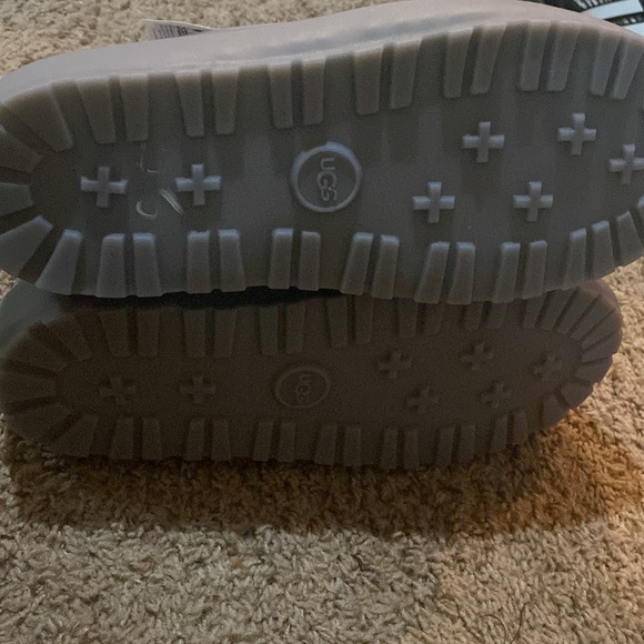 UGG Classic Mini Pull-On Weather Boot - Picture 4 of 9